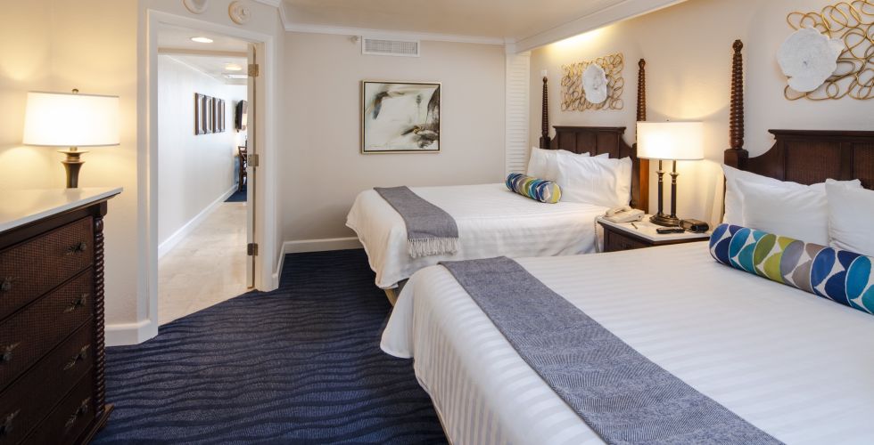 A Bedroom With A Large Bed In A Hotel Room