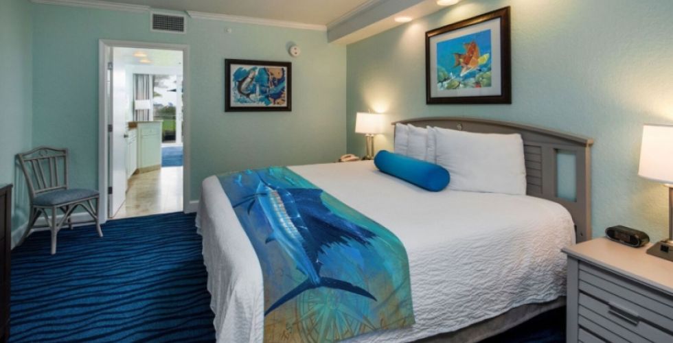 A Bedroom With A Bed In A Room