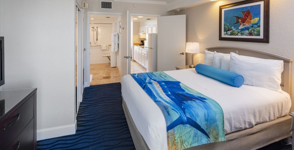 A Bedroom With A Bed In A Room